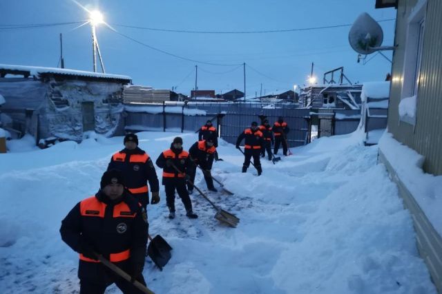 Спасатели Якутии продолжают оказывать помощь семьям участников СВО