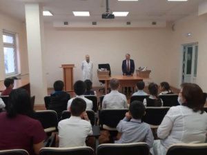 Депутат Николай Васильев поздравил сотрудников и пациентов детского тубсанатория