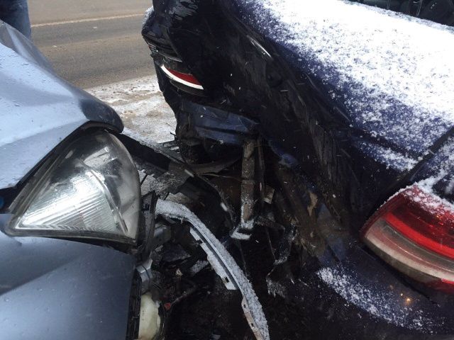 Судебные приставы взыскали компенсацию материального ущерба с виновника ДТП