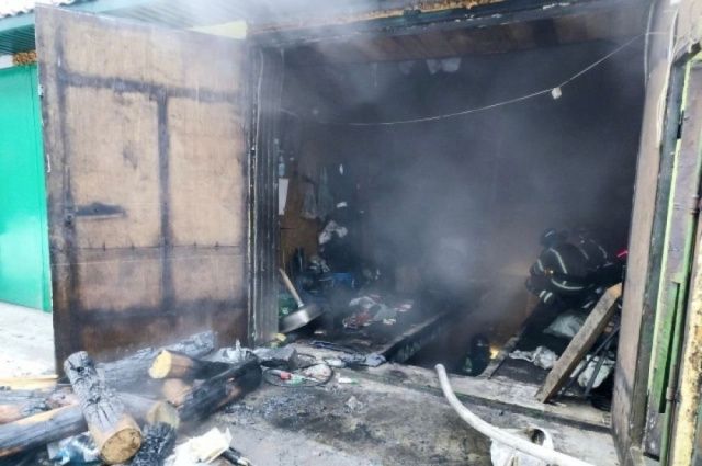 Сгорел гараж с машиной 