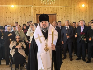 Правящий архиерей совершил панихиду на месте упокоения первого президента Якутии