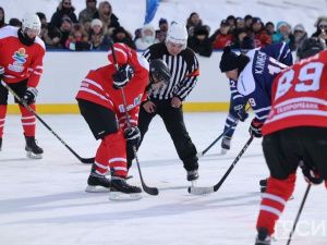 Зрелищной ничьей завершился матч звёзд мирового хоккея с якутской командой у Ленских столбов