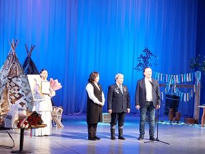 В Саха театре отметили 75-летие заслуженного артиста Якутии Валентина Исакова