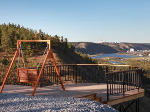 В исправительной колонии № 1 изготовлены качели и скамейки для новой смотровой площадки в г. Якутске