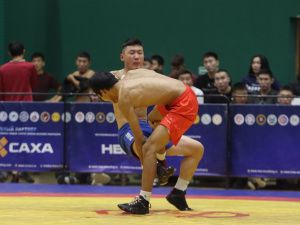 Абсолютными чемпионами Якутии по хапсагаю среди юниоров стали Сергей Николаев и Андриан Ленский