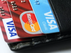 Visa и Mastercard приостановят деятельность в России