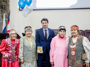 Владимир Федоров отметил собственный юбилей ударным трудом и подарком горожанам