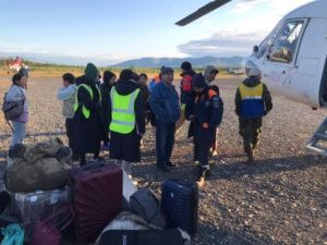 13 человек эвакуировали из затонувшей машины в Момском районе Якутии