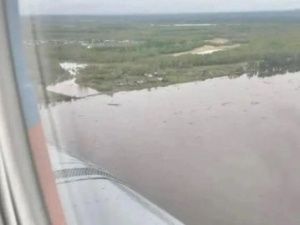 Продолжаются поиски троих мужчин: с вертолета Ми-8МТ обследовали маршрут их пропажи