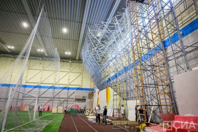 Президент Олимпийского комитета России осмотрел ход возведения скалодрома в Якутске