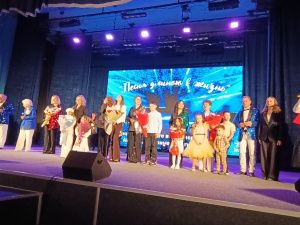 «Песня длиною в жизнь»: народный ансамбль «ЖДЯ» дал концерт в Алдане, посвященный 30-летнему юбилею родной компании