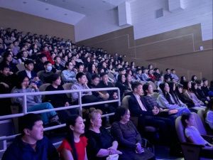 Оскуола бырагыраамматынан испэктээкил - Майа сэлиэнньэтигэр