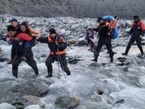 Туристку с горы Победа эвакуировали с травмами головы и груди