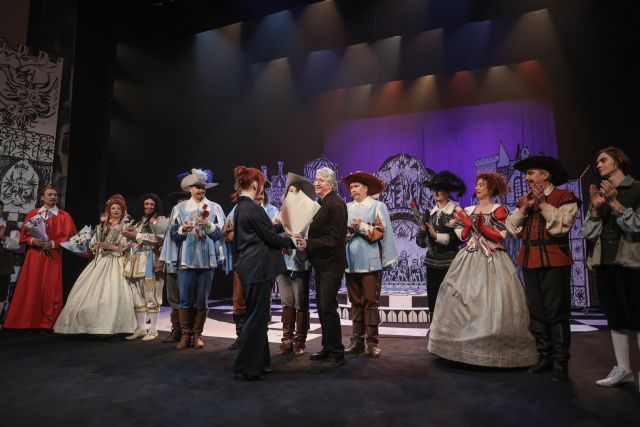 Три аншлага. В Русском театре состоялась премьера спектакля «Три мушкетера»