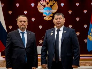 Министр транспорта России наградил дальнобойщиков Якутии