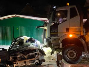 Смертельное ДТП в Старой Табаге: легковушка столкнулась с двумя грузовиками, пассажир погиб