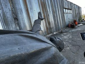 Фото и видео: мастера приступили к завершающему этапу реставрации памятника Ленину в Якутске