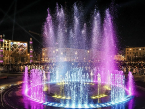 Якутян приглашают посмотреть светомузыкальное представление фонтана