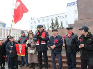 Коммунисты Якутии продолжают активную борьбу с именем Ленина на устах
