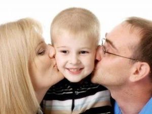 Единовременные выплаты по 10 тысяч рублей на детей от трех до 16 лет начались в РФ