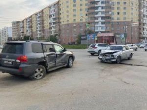 В Якутске два водителя-пенсионера совершили столкновение на перекрестке