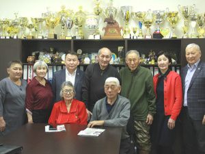 КОММУНИСТЫ, ВПЕРЕД!