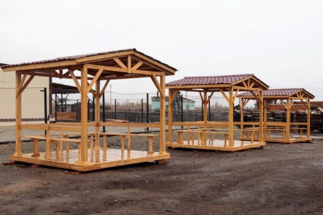 Осужденные исправительной колонии № 6 в Мохсоголлохе изготавливают срубы домов и беседки