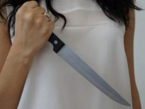 В Якутии молодая жена ударила ножом мужа