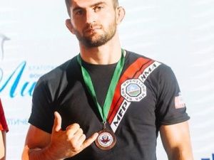 Якутянин стал победителем боя по ММА в Москве