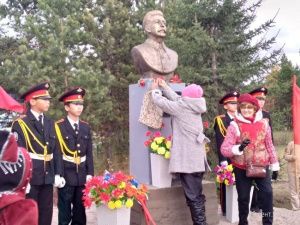 СТАЛИНА ПОМНИТ СТРАНА ГЕРОЕВ