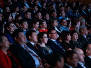 Айсен Николаев поздравил коммунальщиков Якутии с профессиональным праздником