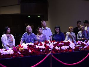 Якутяне нескончаемым потоком идут проститься с Михаилом Николаевым