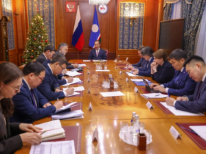 Айсен Николаев распорядился усилить работу всех служб в период новогодних праздников