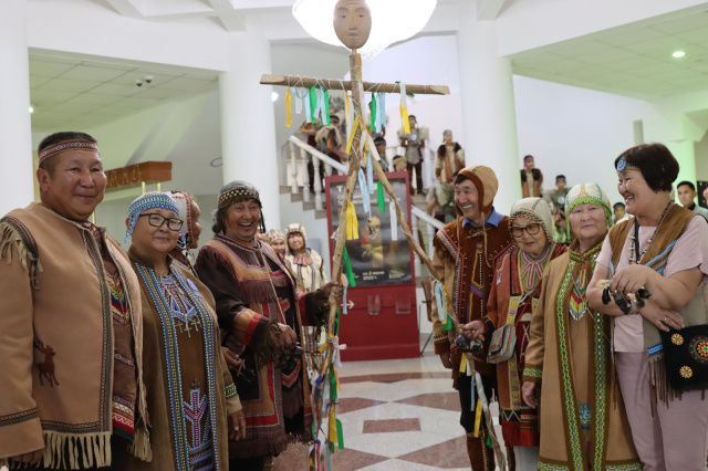 Владислав Левочкин принял участие в открытии выставки мастеров коренных малочисленных народов Севера 