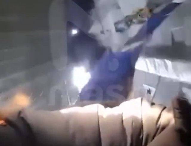 У самолёта авиакомпании "ИрАэро", летевшего из Якутска в Магадан, разгерметизировался люк в грузовом отсеке