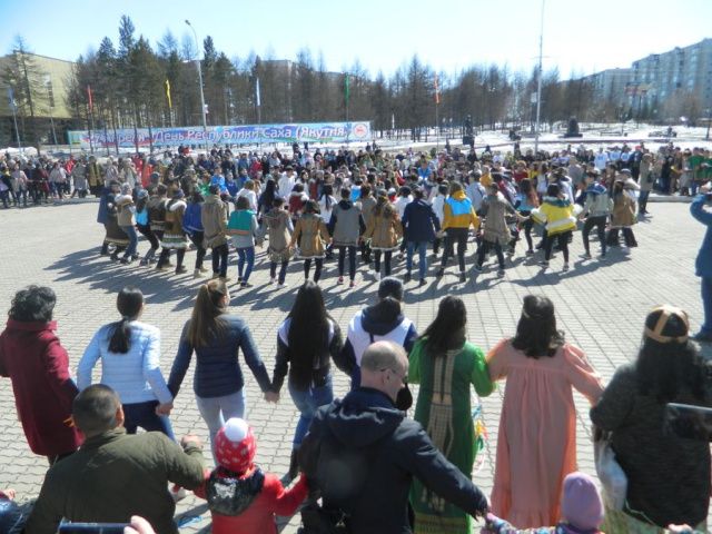 Тысяча нерюнгринцев вышла на осуохай в День республики