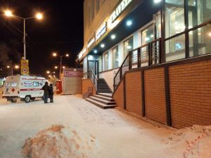 Фотофакт: В Якутске женщина, поскользнувшись, получила травмы
