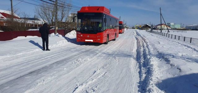 В поселке Маган 10-летняя девочка попала под колеса маршрутного автобуса