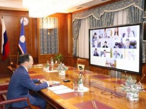 Глава Якутии поставил задачу не снижать темпов вакцинации в новогодние дни