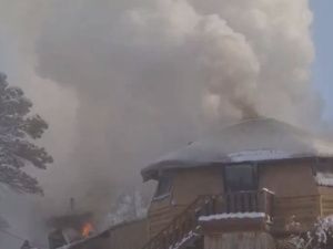 Потушен пожар на территории комплекса "Усадьба Атласовых".