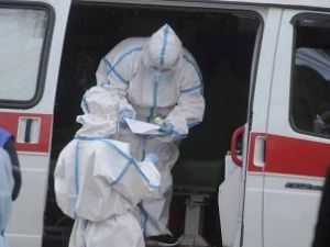 «Пациентов с менее чем 40% поражения легких не госпитализируют». Врач скорой помощи — о нехватке коек в больницах