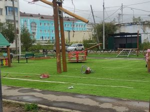 В Якутске ребенок получил травму на детской площадке