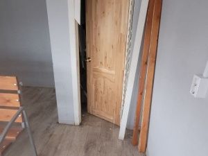 В Якутске вандалы повредили теплую остановку