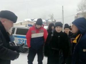 Жители Алдана пришли в прокуратуру и потребовали наказать мэра за транспортный коллапс из-за невывоза снега