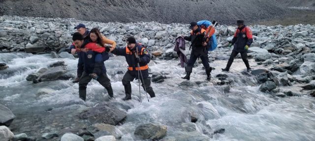 Туристку с горы Победа эвакуировали с травмами головы и груди