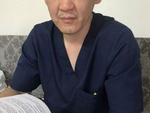 Не сидите, закинув ногу на ногу!