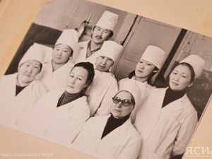 Глава Якутии поздравил блокадницу Марию Потапову