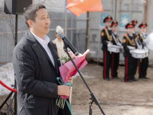 «Поем двором»: в Мархе поздравили ветерана Великой Отечественной войны Наума Слепцова