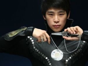 Общественница обвинила хомусиста Айсена Аммосова в нападении