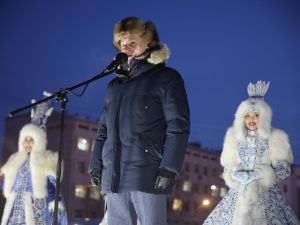 В Якутии зажгли огни первой новогодней ёлки в стране